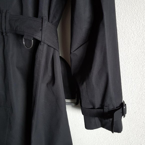 The long black Burberry Chelsea Heritage Trench Coat with signature gabardine - Picture 13 of 13